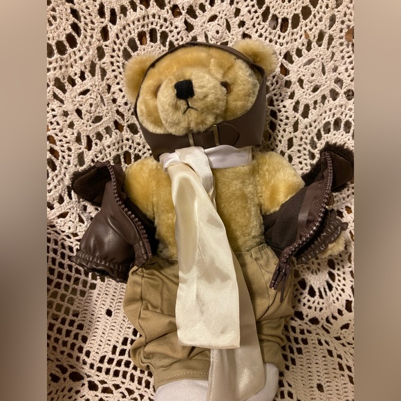 1992 Tender Heart Treasures Aviator Teddy Bear - Jointed with Working Clothing - Picture 6 of 17